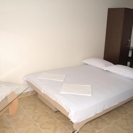 Guest House Evropa 2 Ulcinj Exterior photo
