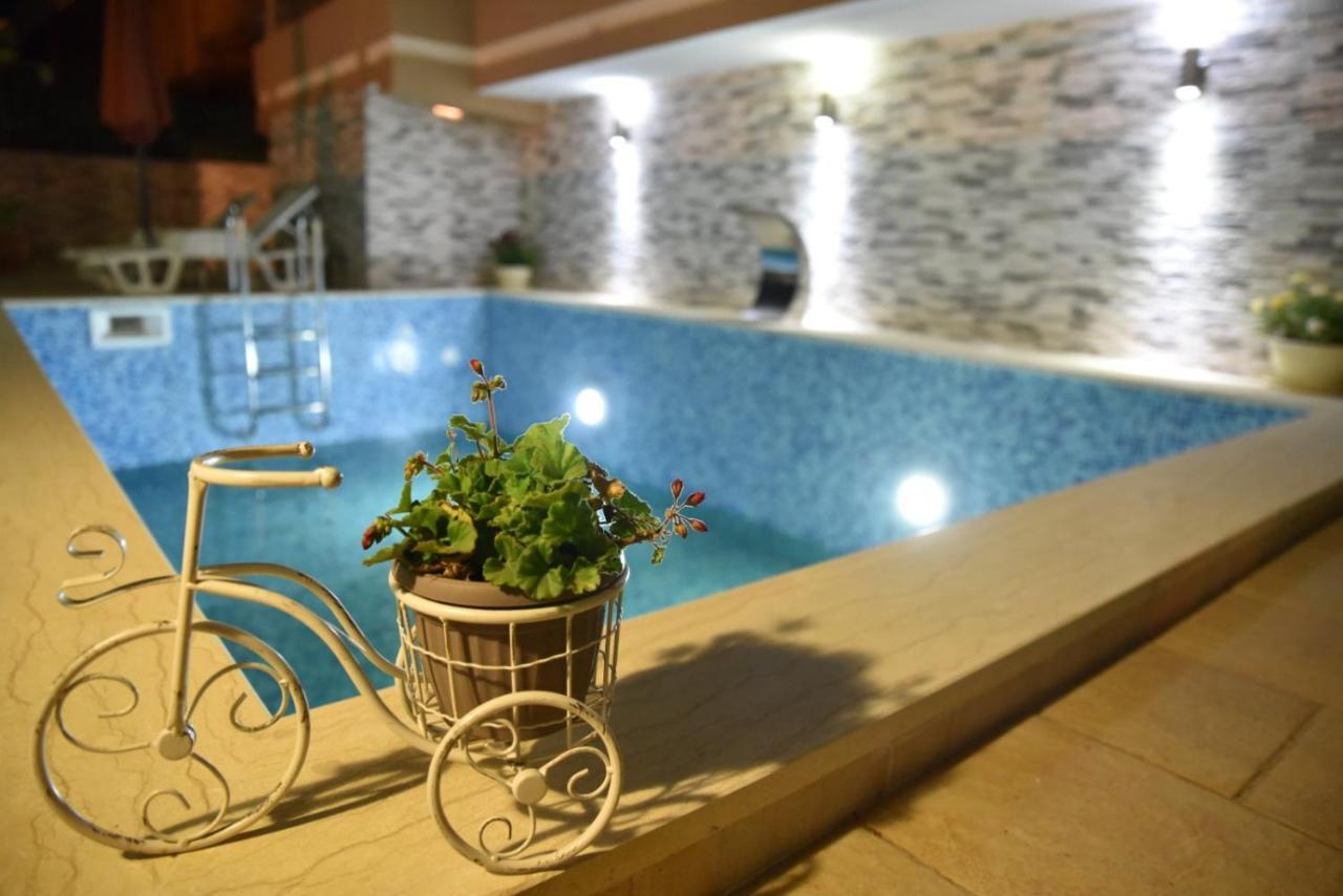 Guest House Evropa 2 Ulcinj Exterior photo