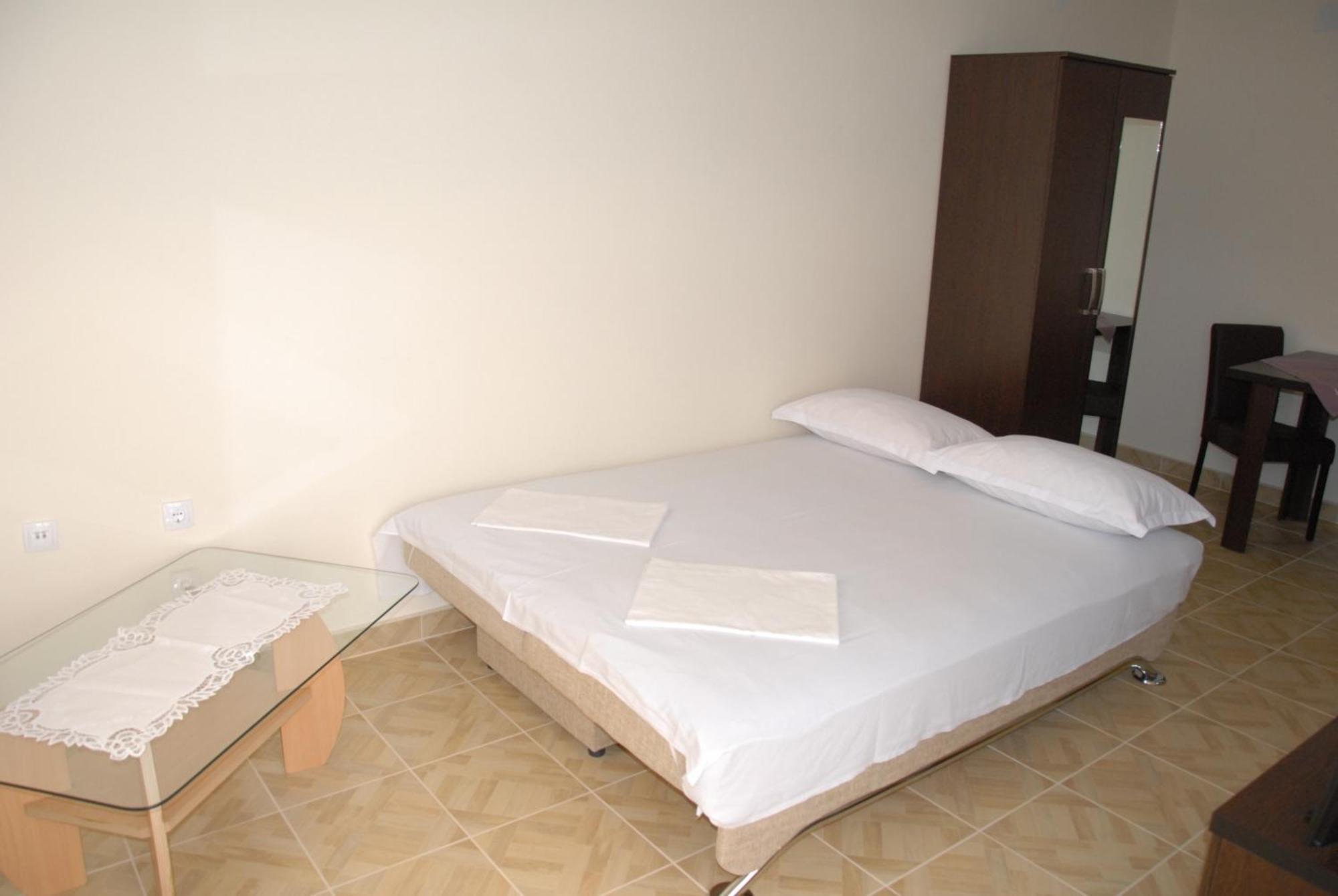 Guest House Evropa 2 Ulcinj Exterior photo