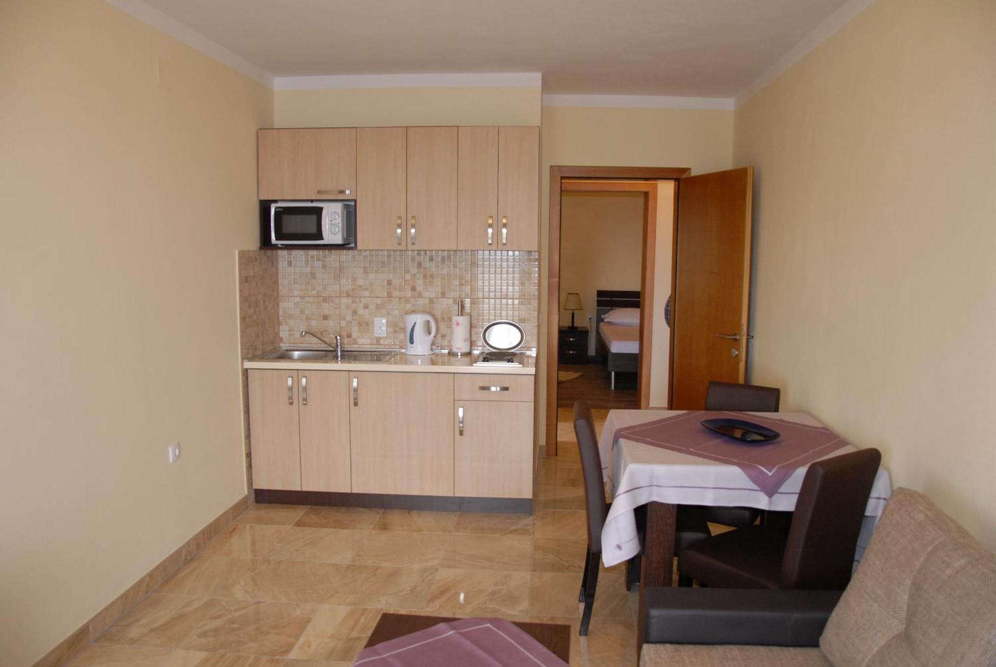 Guest House Evropa 2 Ulcinj Exterior photo