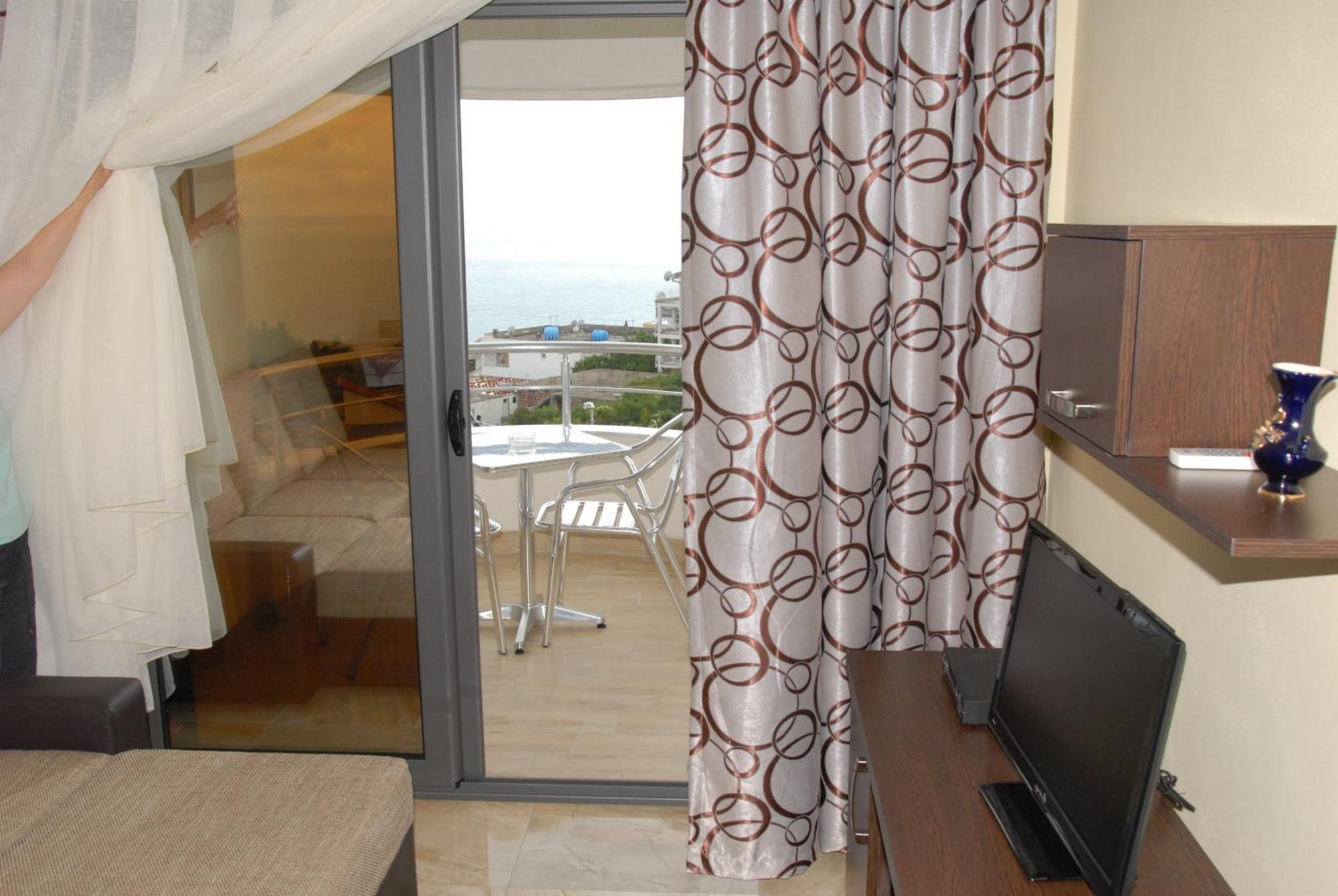 Guest House Evropa 2 Ulcinj Exterior photo