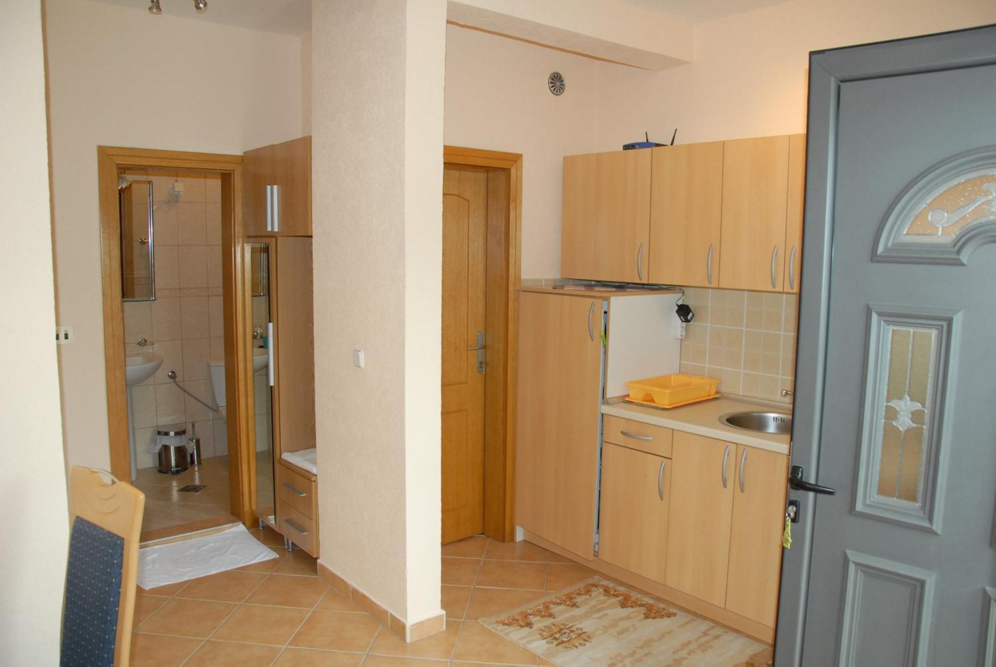 Guest House Evropa 2 Ulcinj Exterior photo
