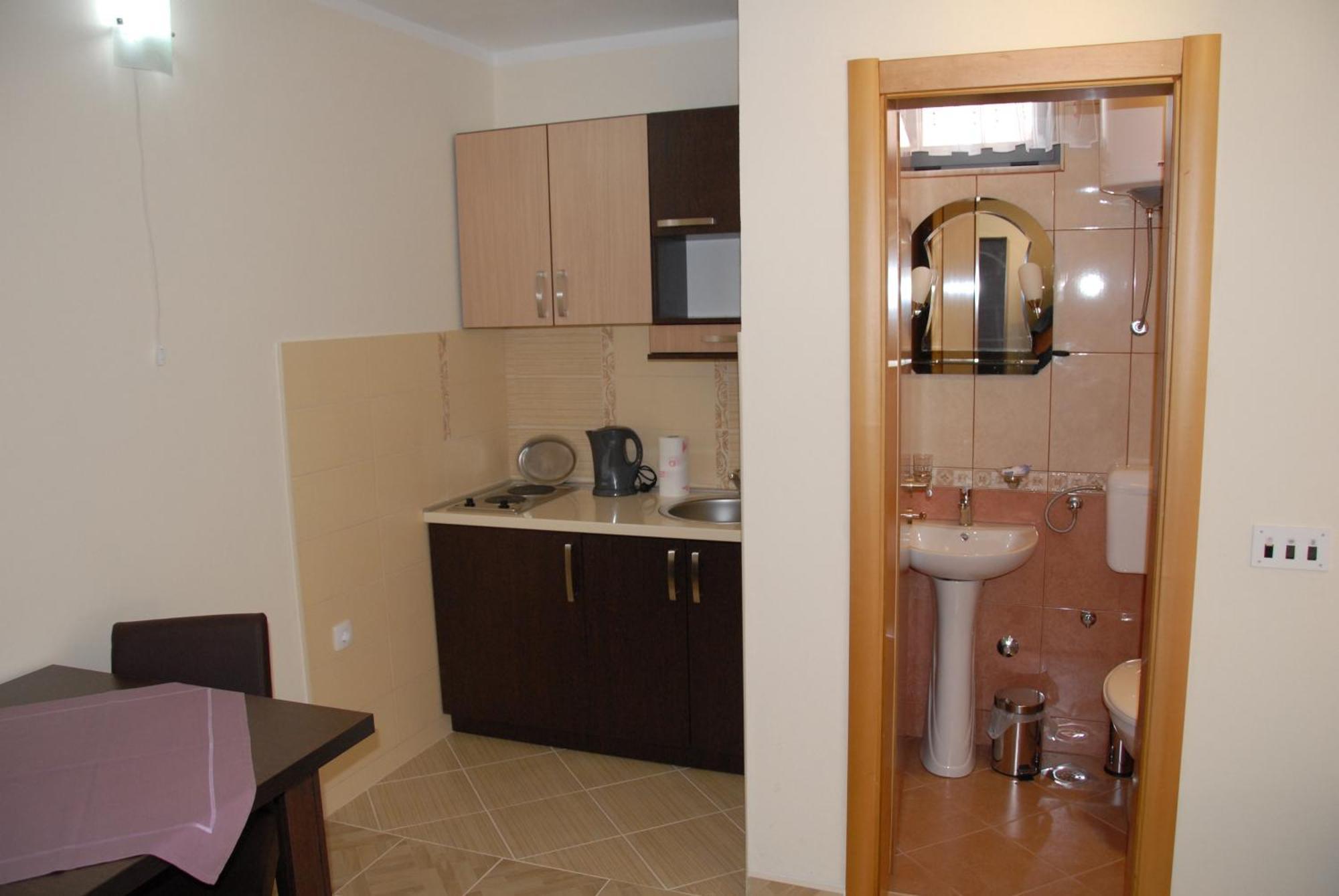 Guest House Evropa 2 Ulcinj Exterior photo