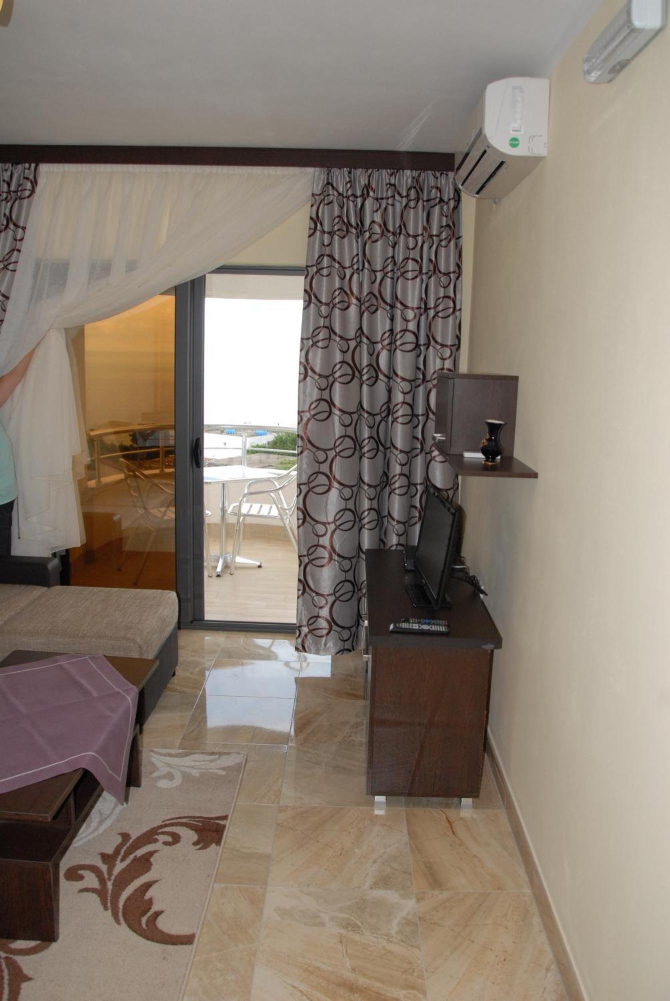 Guest House Evropa 2 Ulcinj Exterior photo