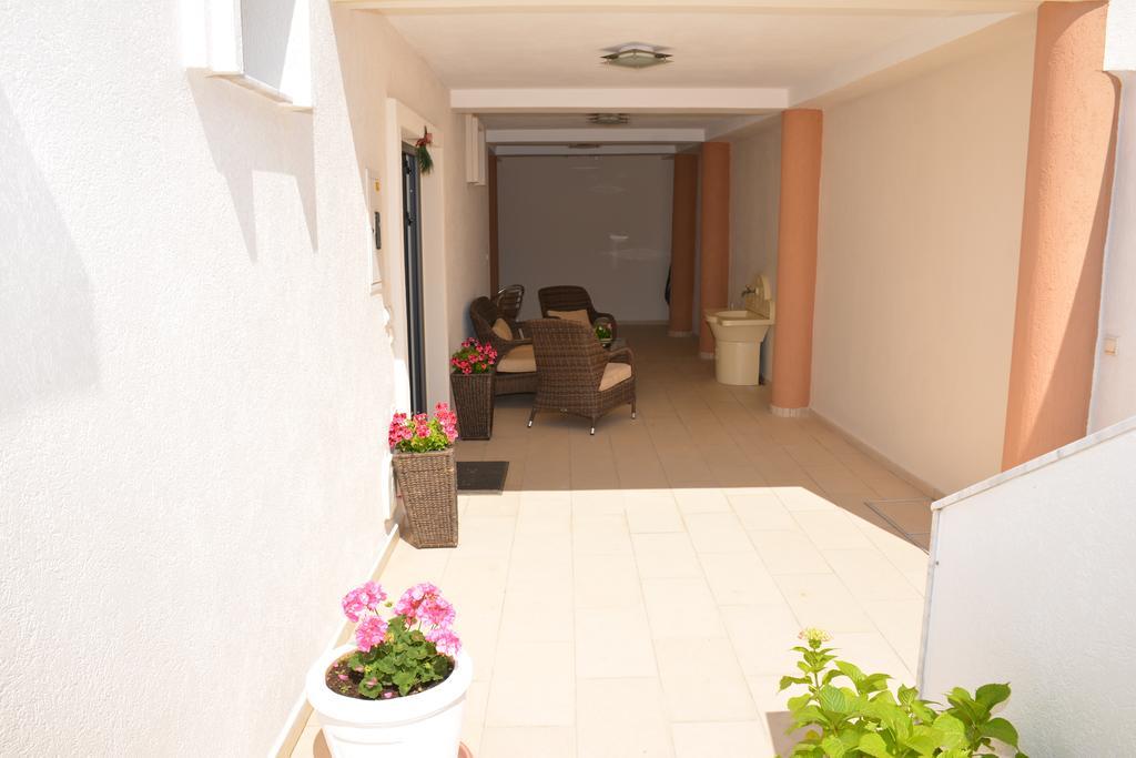 Guest House Evropa 2 Ulcinj Exterior photo