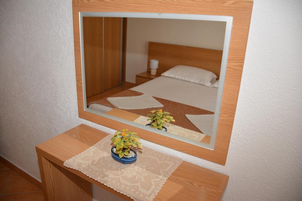 Guest House Evropa 2 Ulcinj Exterior photo