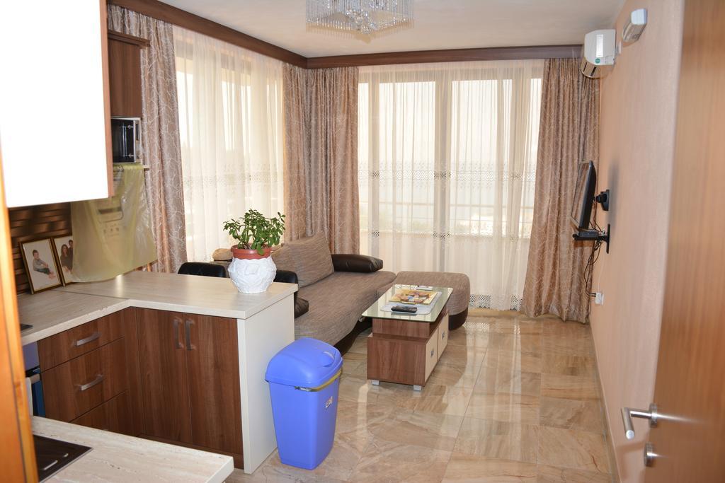 Guest House Evropa 2 Ulcinj Exterior photo