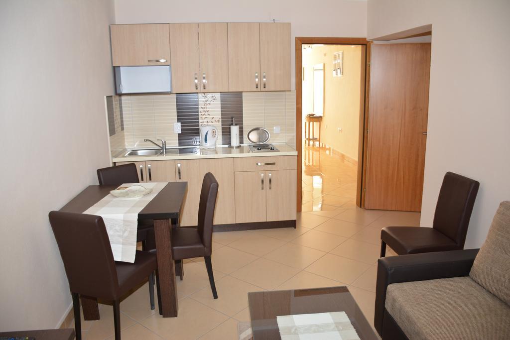 Guest House Evropa 2 Ulcinj Exterior photo