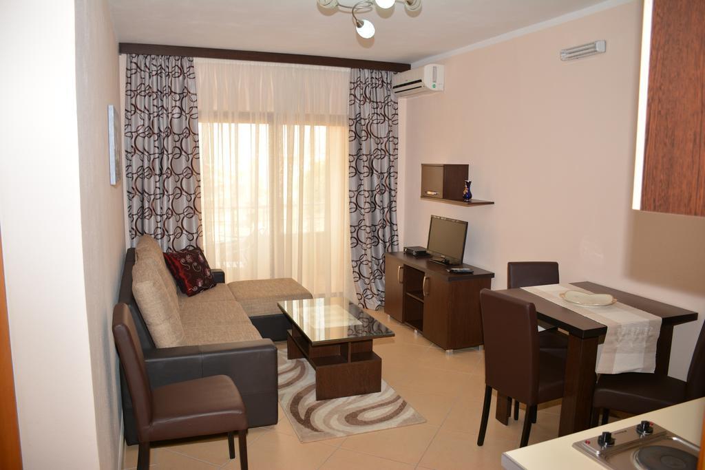 Guest House Evropa 2 Ulcinj Exterior photo